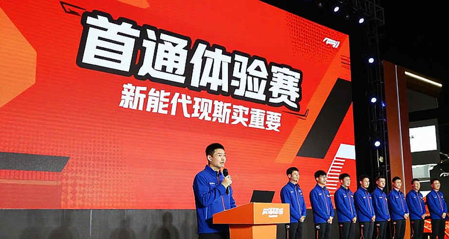 MCL40 की सीमा दर्ज: पियास्त्री बोले 'इस साल कोई जादुई जवाब नहीं', मैकलेरन ने सुधार 2027 की कार पर टाला